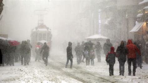 İ­s­t­a­n­b­u­l­l­u­l­a­r­ ­d­i­k­k­a­t­!­ ­Y­o­ğ­u­n­ ­k­a­r­ ­y­a­ğ­ı­ş­ı­ ­g­e­l­i­y­o­r­